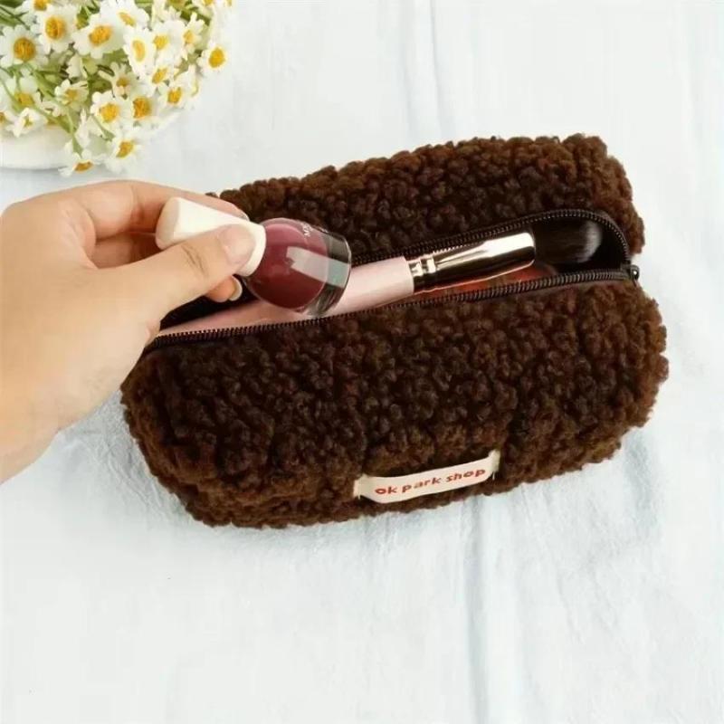 子羊ぬいぐるみ収納袋シンプルな美的デザイン大容量化粧ポーチポ - Aesthetic Large Pencil Case Pouch のレビューと価格