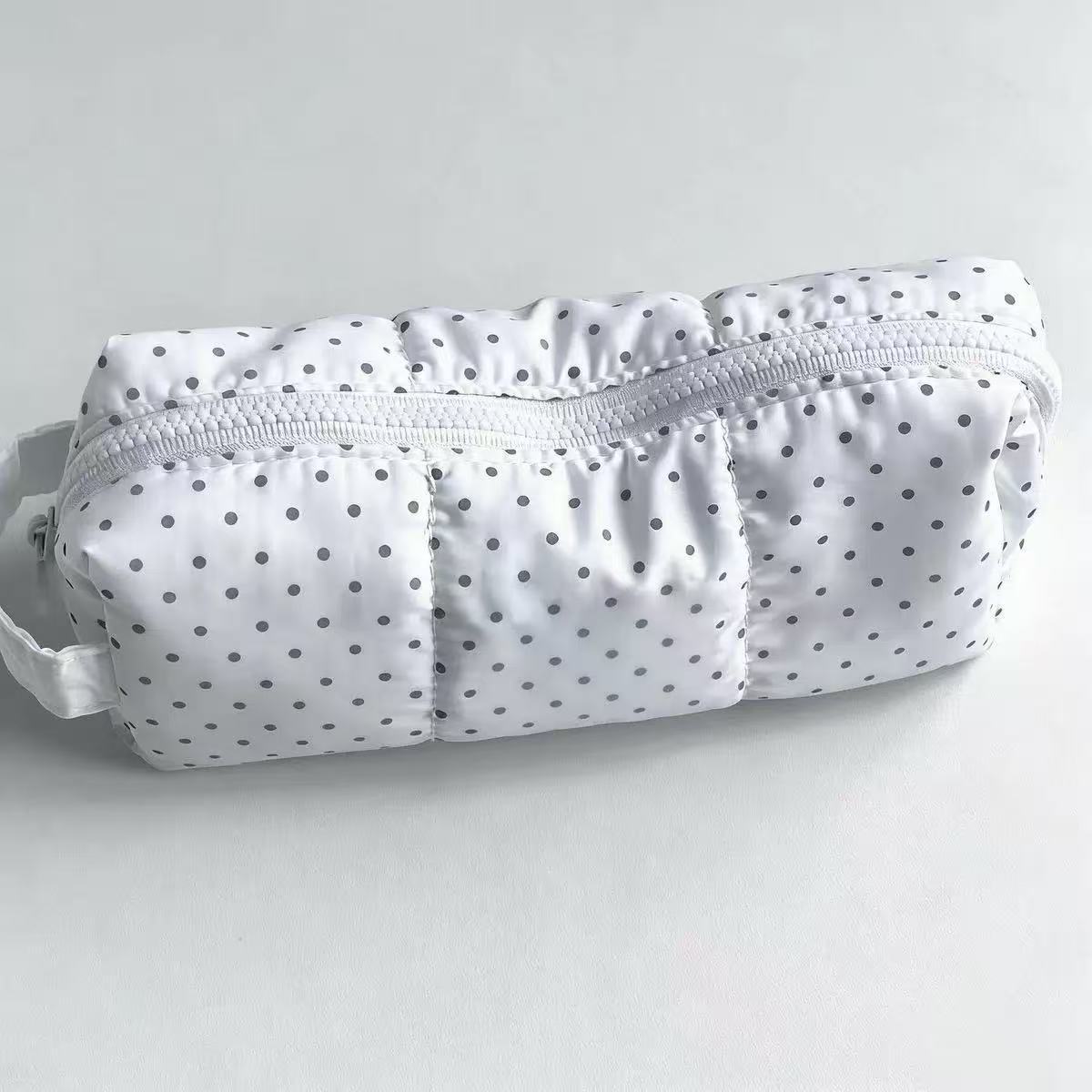 水玉模様の手持ち鉛筆バッグ大容量美的学生文具収納ポーチ女の子 - Aesthetic Large Pencil Case Pouch のレビューと価格